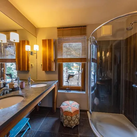 Charming Alpine Country House Near Zell Am See 別荘